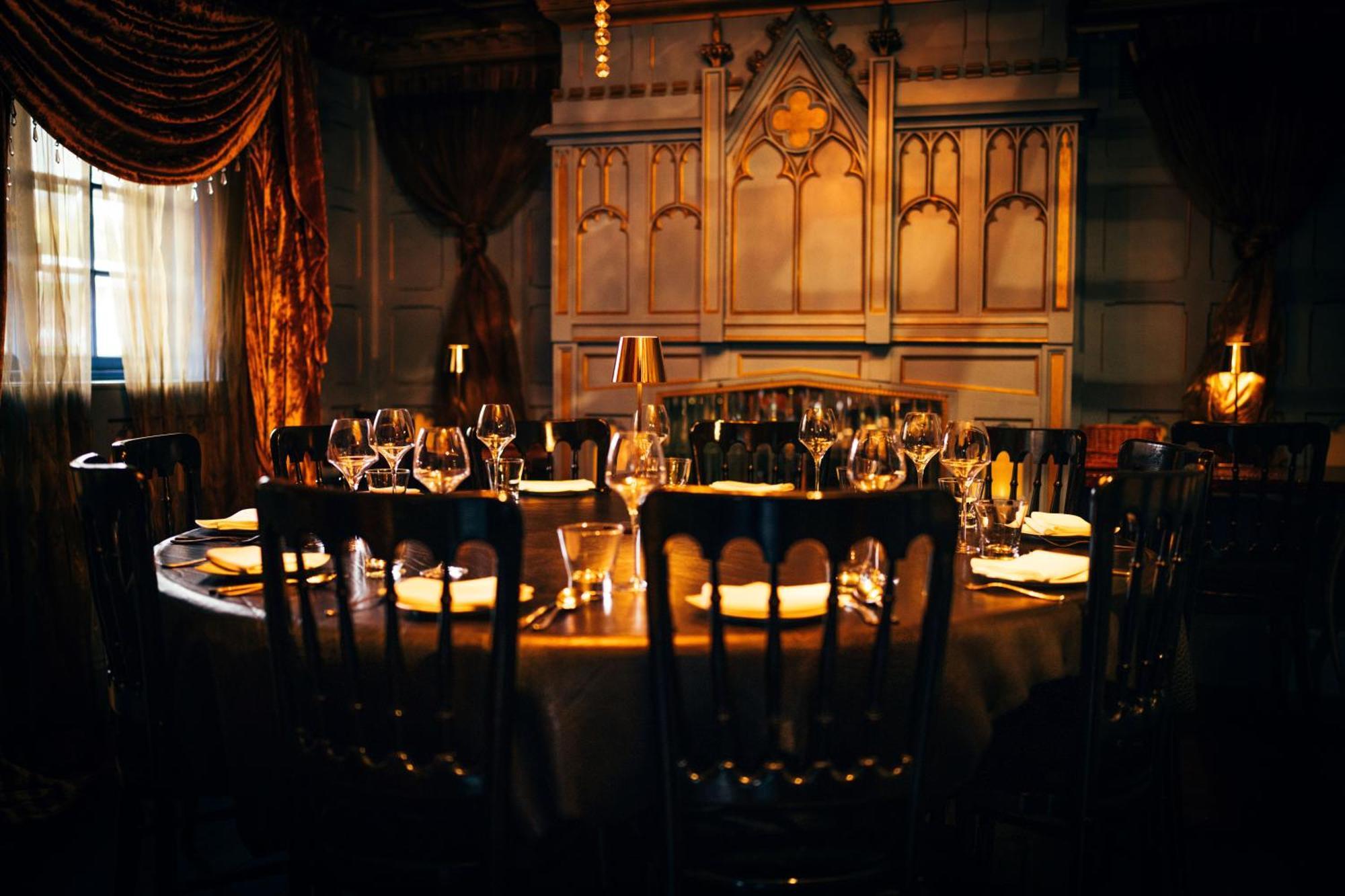 Hotel Crazy Bear Beaconsfield Exteriér fotografie The dining room at the restaurant