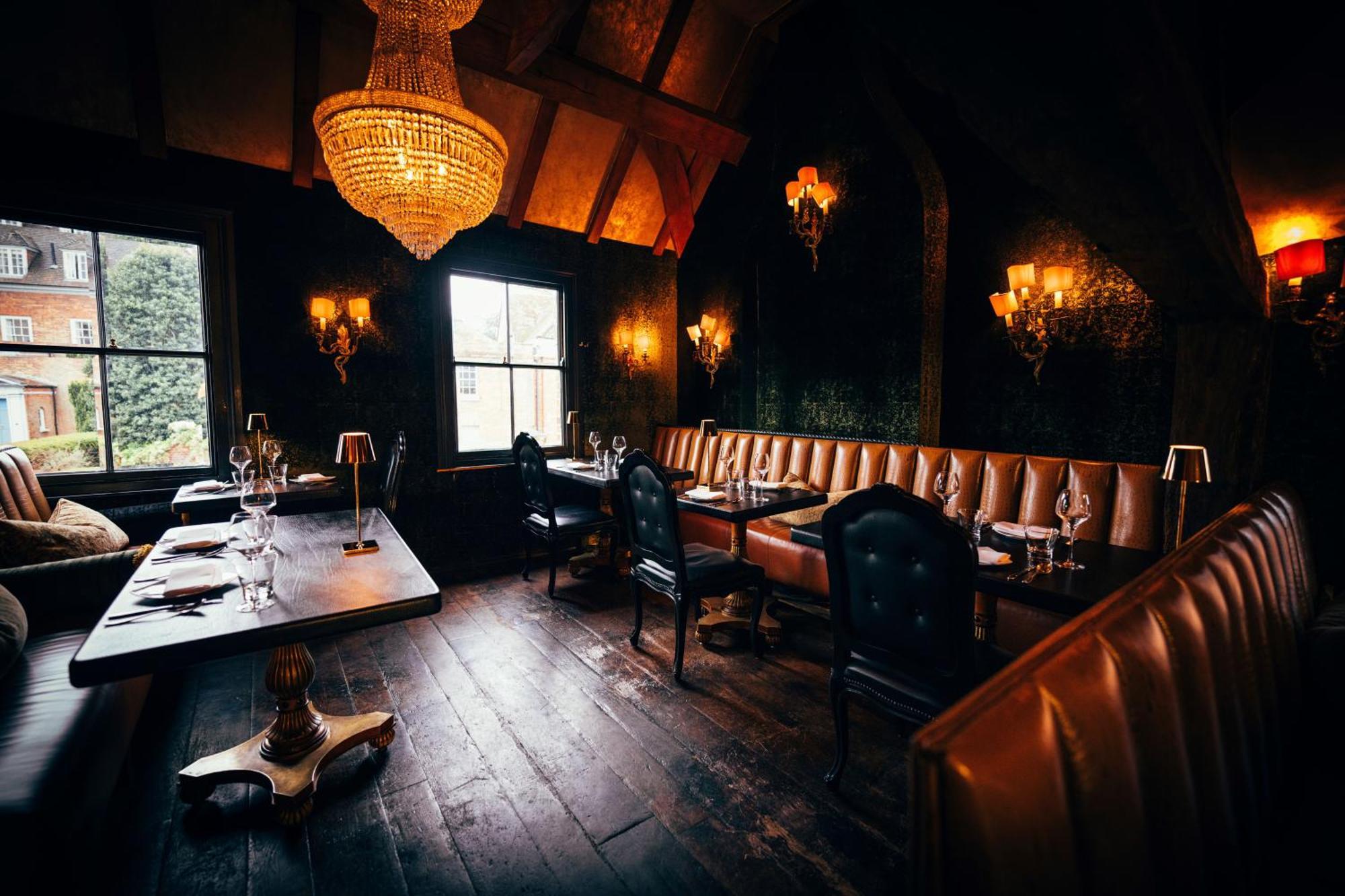 Hotel Crazy Bear Beaconsfield Exteriér fotografie The interior of the restaurant