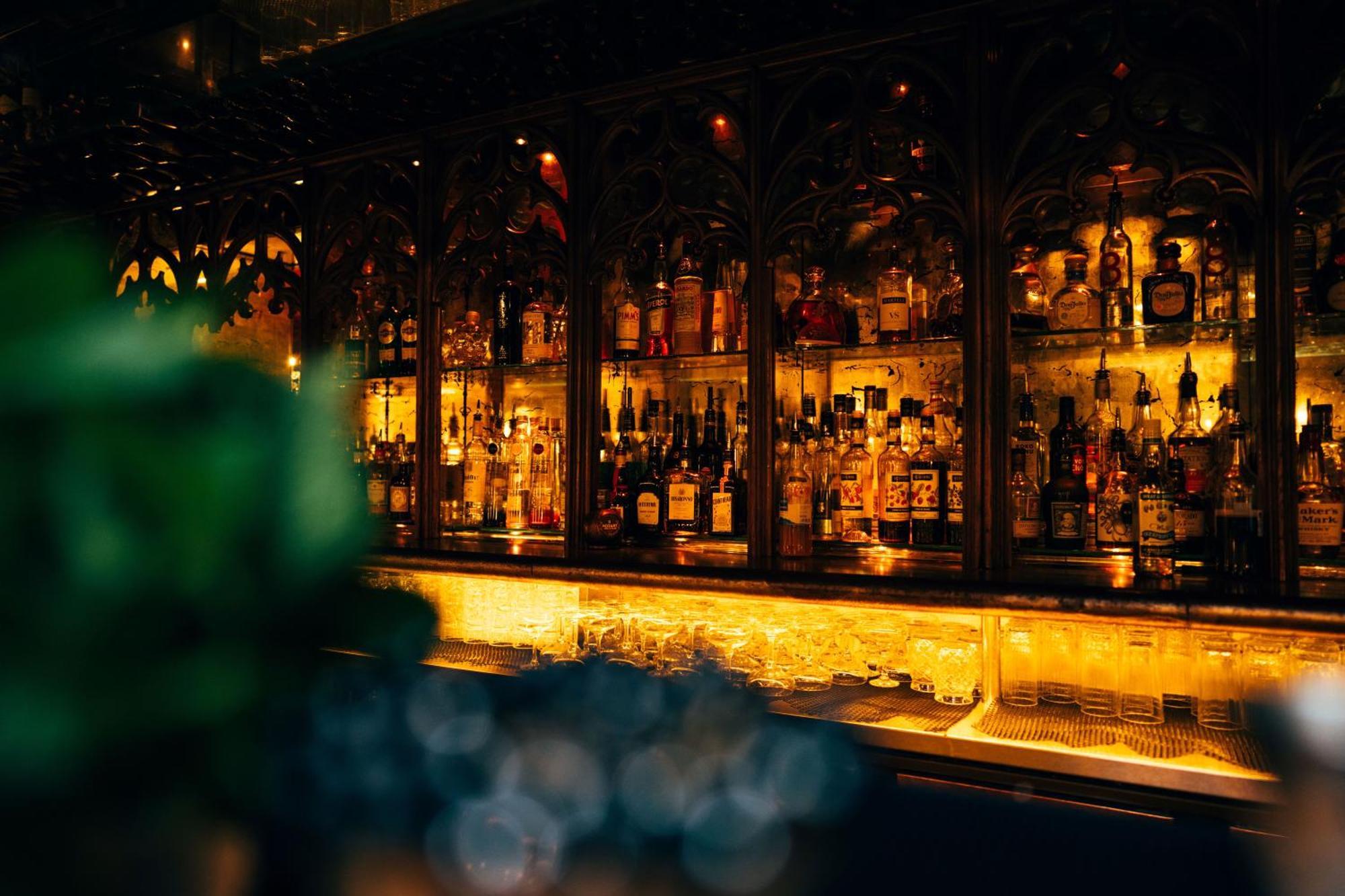 Hotel Crazy Bear Beaconsfield Exteriér fotografie The bar at the 21 Club