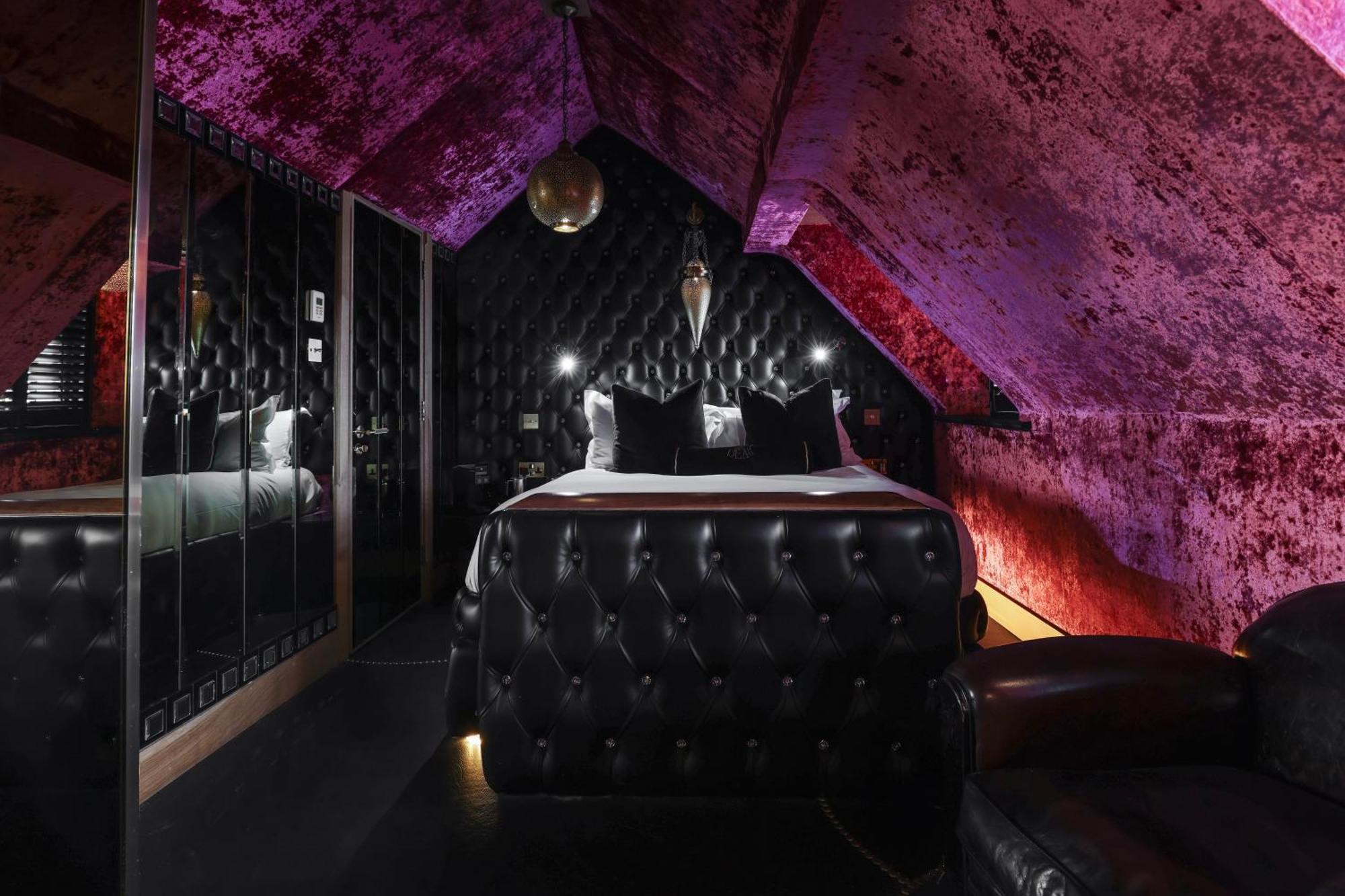 Hotel Crazy Bear Beaconsfield Exteriér fotografie
