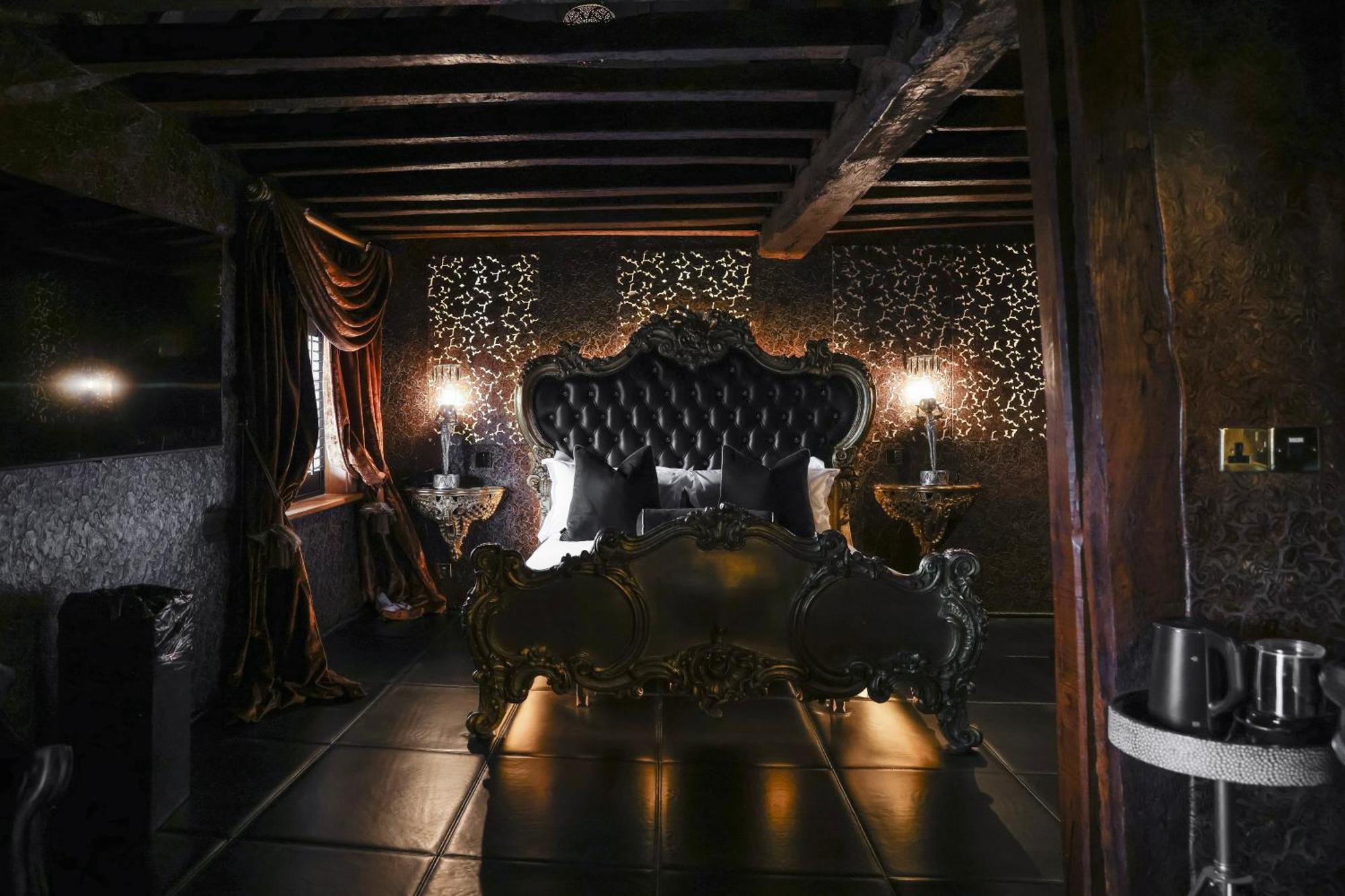 Hotel Crazy Bear Beaconsfield Exteriér fotografie